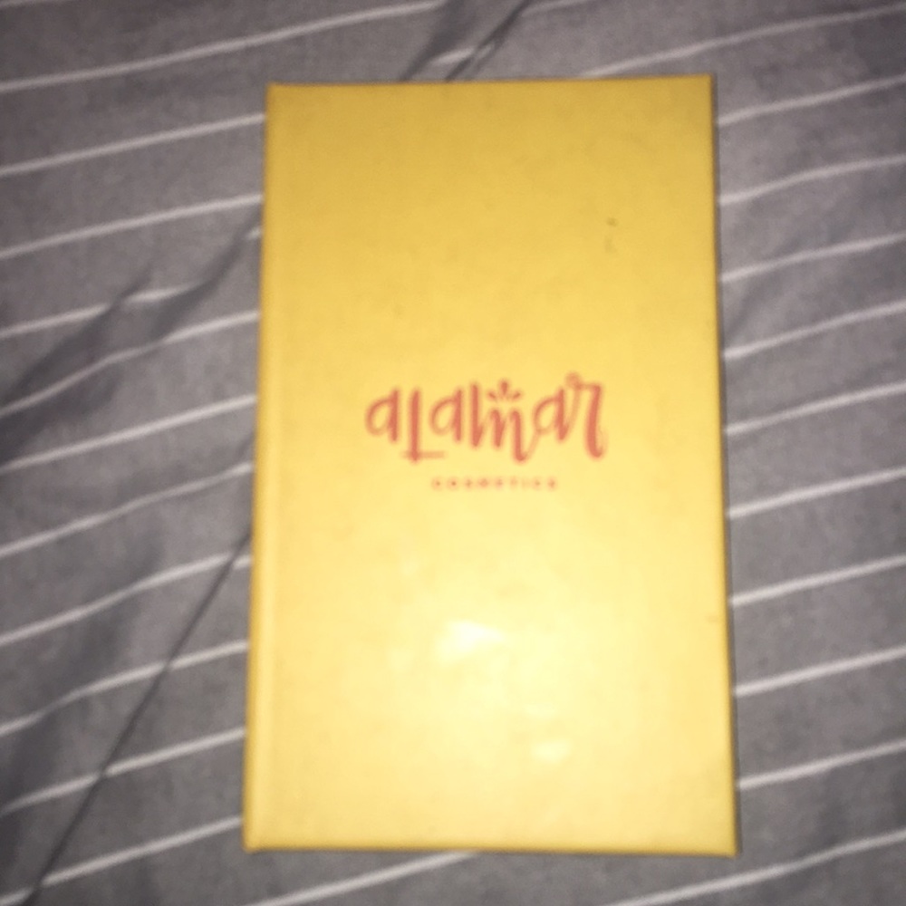 Alarmarcosmetics Reina DelCaribe Eyeshadow Palette